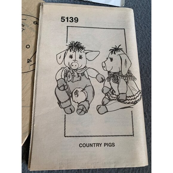 13" Country Pigs Pig Doll Outfits Pattern Mail Order 7007 1970s Vintage CC - Picture 2 of 4